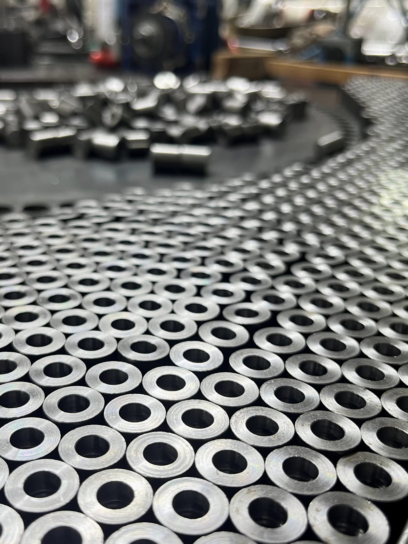 Machined steel bushes for the seal locking bodies